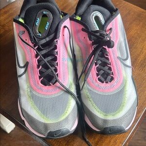 Nike Women's Gray and Pink Athletic Shoes